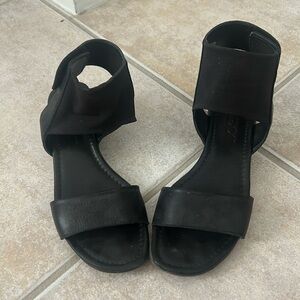 THE FLEXX Women’s Black Ankle Strap Sandals with Velcro Closure 7